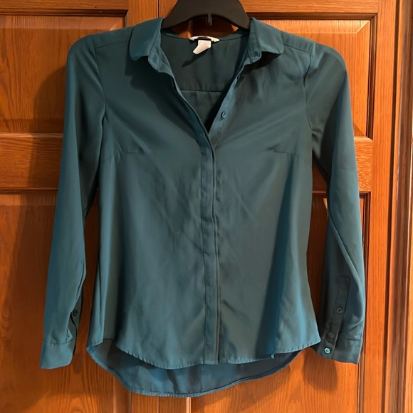 H&M Tops - H&M Long Sleeve Green Blouse